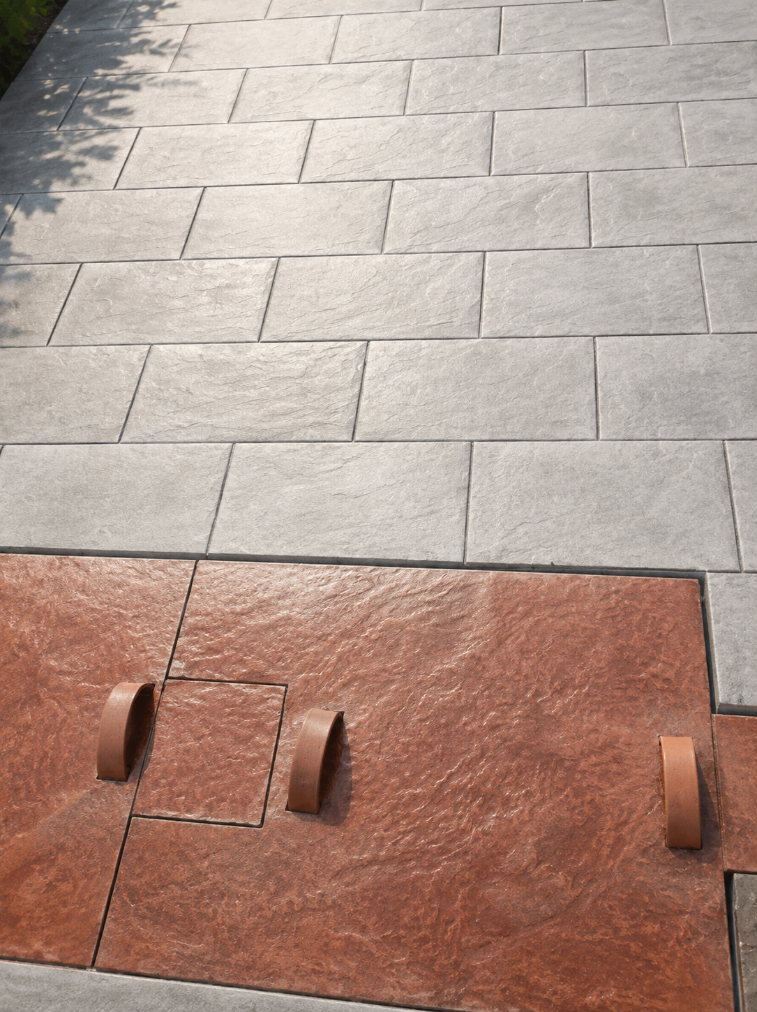 Cum influențează textura matrițelor pentru beton amprentat aspectul final al betonului decorat.