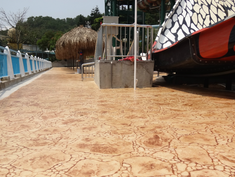 Why Random Stone Concrete Stamp Molds Work So Well in Theme Parks and Public Walkways