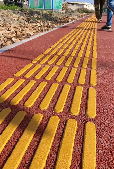 Cast-in-Place Tactile Paving Molds for Outdoor Walkways: Installation, Benefits &amp; Buyer Guide