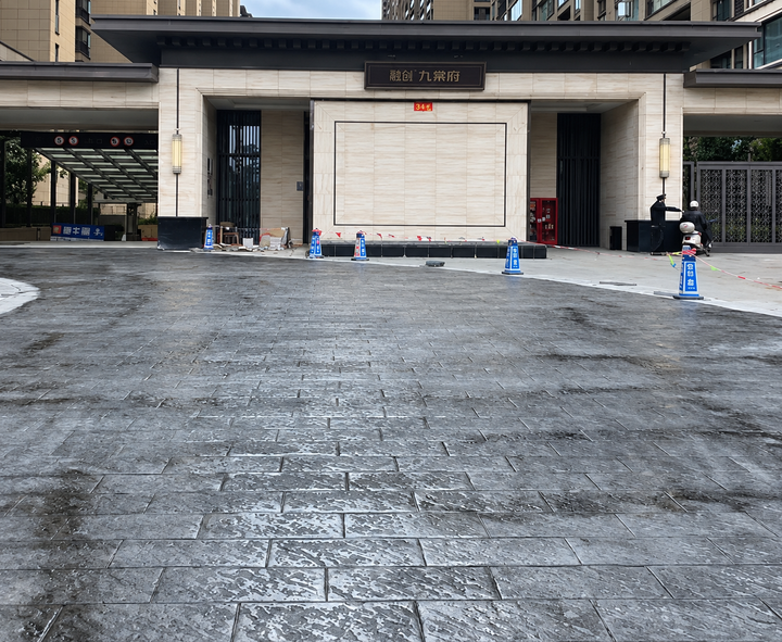Concrete Stamp Molds for Building Entrances: Pattern, Drainage & Maintenance Guide