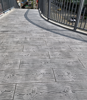 Wood Grain Stamped Concrete Design for Modern Outdoor Spaces